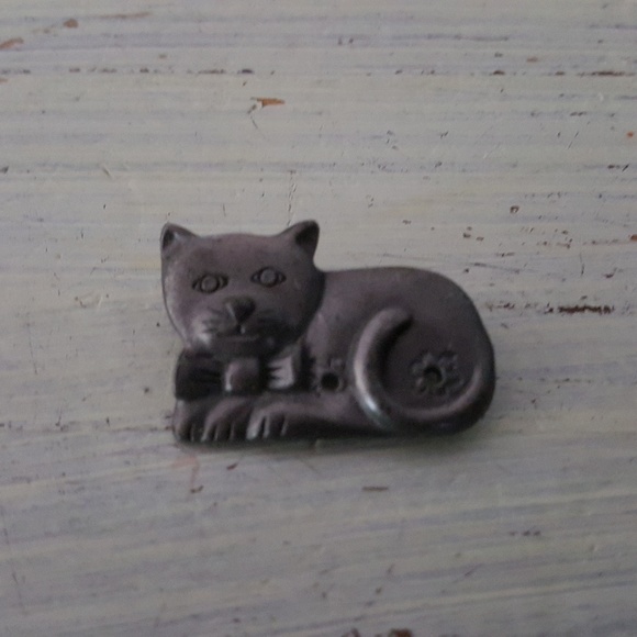 Jewelry - Vintage Cat with Bow Tie Pin Brooch Pewter